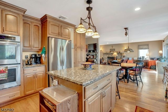 237 Cedar Ln, River Vale Twp., NJ 07675