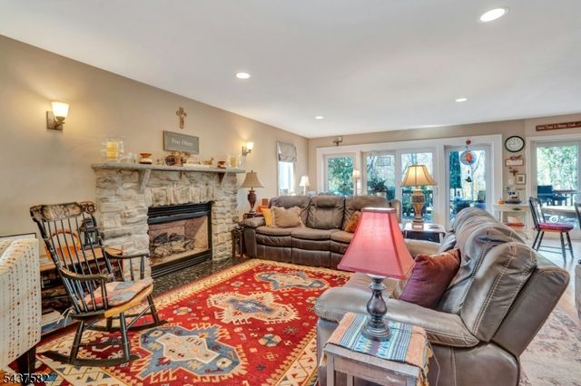 237 Cedar Ln, River Vale Twp., NJ 07675