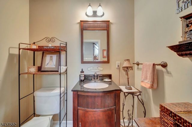 237 Cedar Ln, River Vale Twp., NJ 07675
