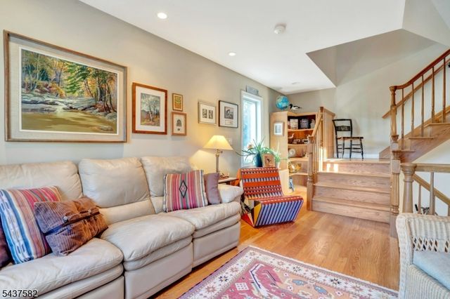 237 Cedar Ln, River Vale Twp., NJ 07675