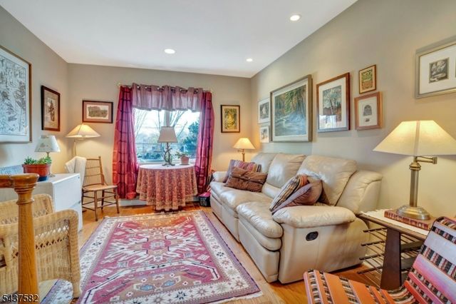 237 Cedar Ln, River Vale Twp., NJ 07675