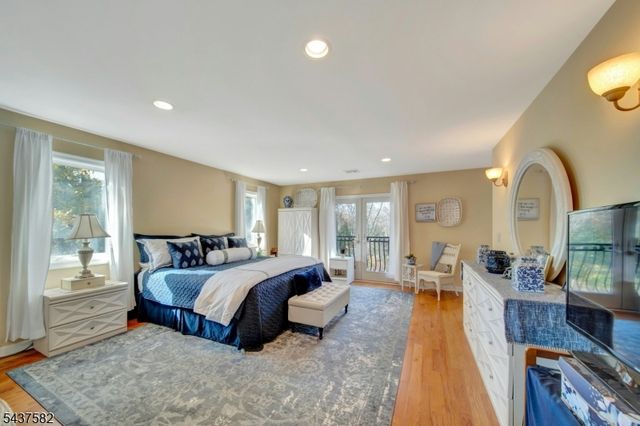 237 Cedar Ln, River Vale Twp., NJ 07675
