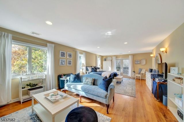 237 Cedar Ln, River Vale Twp., NJ 07675