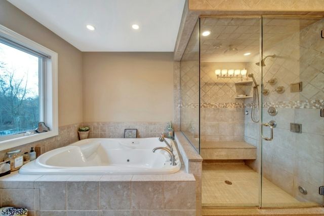 237 Cedar Ln, River Vale Twp., NJ 07675
