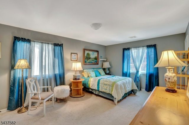 237 Cedar Ln, River Vale Twp., NJ 07675