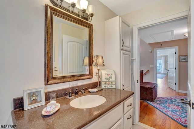 237 Cedar Ln, River Vale Twp., NJ 07675