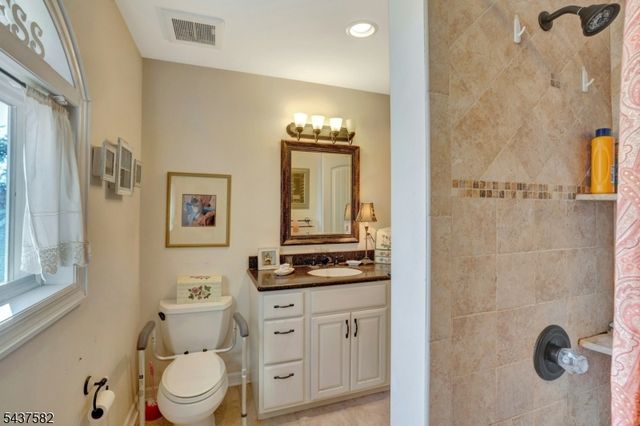 237 Cedar Ln, River Vale Twp., NJ 07675