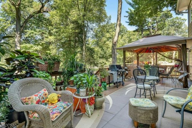 237 Cedar Ln, River Vale Twp., NJ 07675