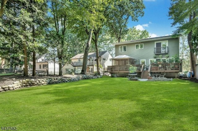 237 Cedar Ln, River Vale Twp., NJ 07675