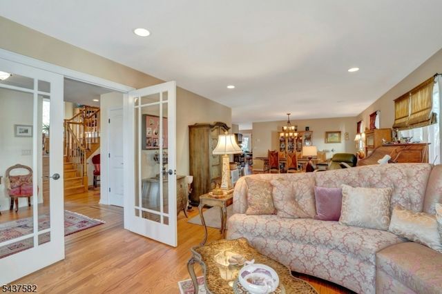 237 Cedar Ln, River Vale Twp., NJ 07675