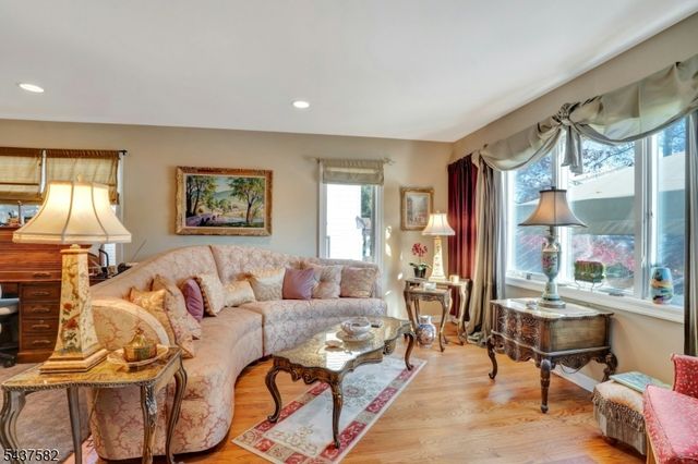 237 Cedar Ln, River Vale Twp., NJ 07675