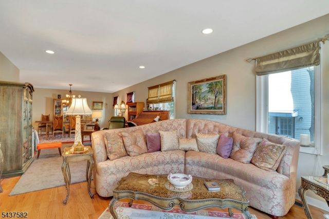 237 Cedar Ln, River Vale Twp., NJ 07675