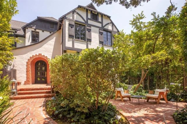 5531 Red Oak, Los Angeles, CA 90068