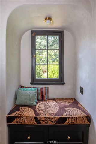 5531 Red Oak, Los Angeles, CA 90068