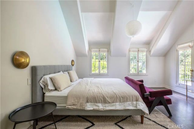 5531 Red Oak, Los Angeles, CA 90068