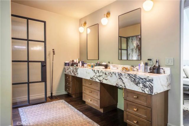 5531 Red Oak, Los Angeles, CA 90068