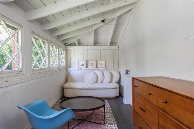 5531 Red Oak, Los Angeles, CA 90068