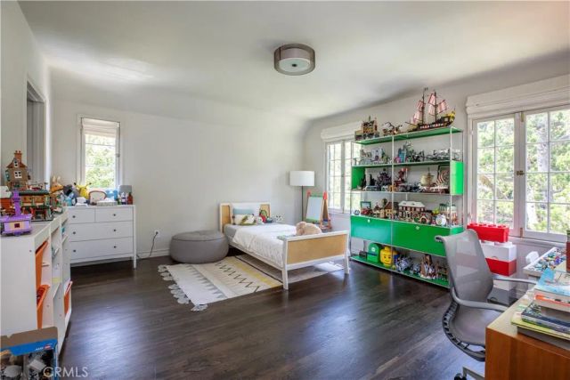 5531 Red Oak, Los Angeles, CA 90068