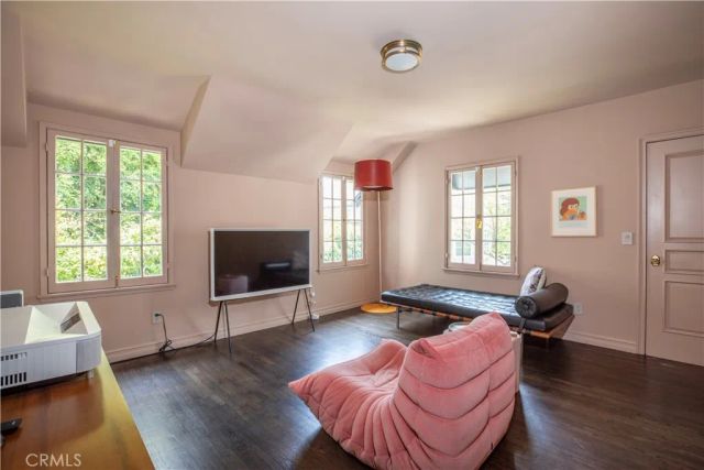 5531 Red Oak, Los Angeles, CA 90068