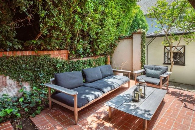 5531 Red Oak, Los Angeles, CA 90068
