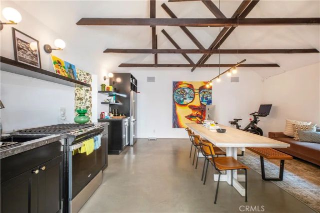 5531 Red Oak, Los Angeles, CA 90068