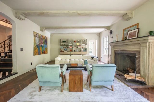 5531 Red Oak, Los Angeles, CA 90068