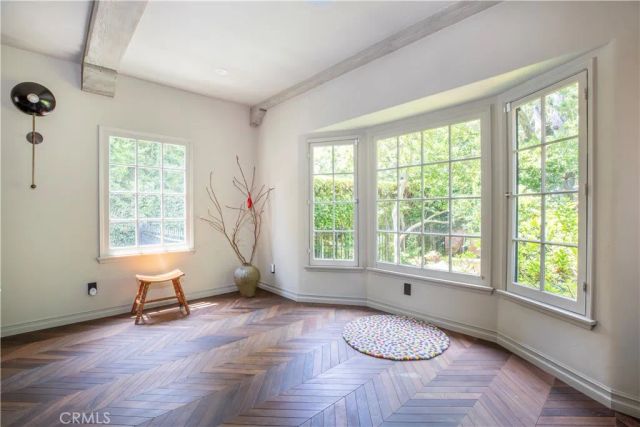 5531 Red Oak, Los Angeles, CA 90068