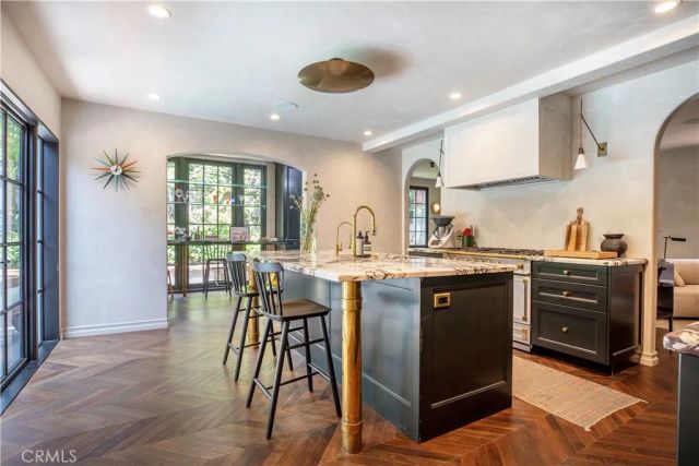 5531 Red Oak, Los Angeles, CA 90068