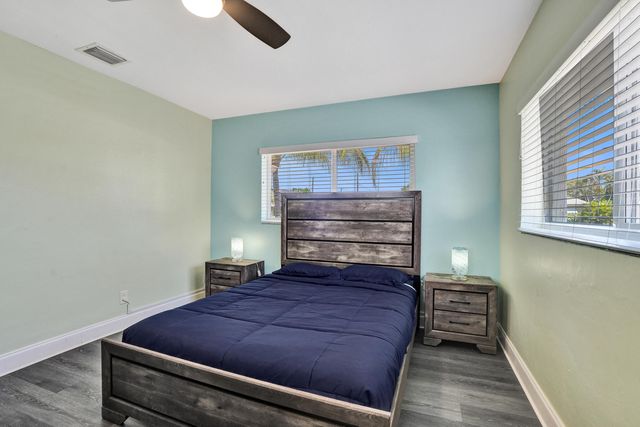 230 NE 45TH Street, Oakland Park, FL 33334
