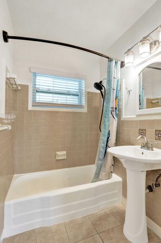 230 NE 45TH Street, Oakland Park, FL 33334