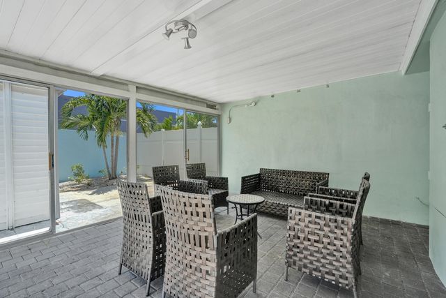 230 NE 45TH Street, Oakland Park, FL 33334