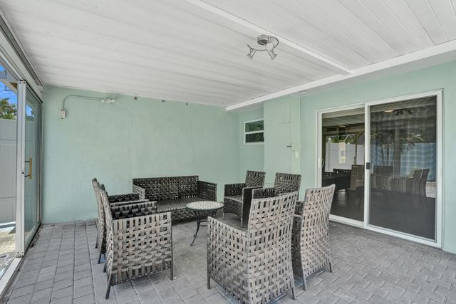 230 NE 45TH Street, Oakland Park, FL 33334
