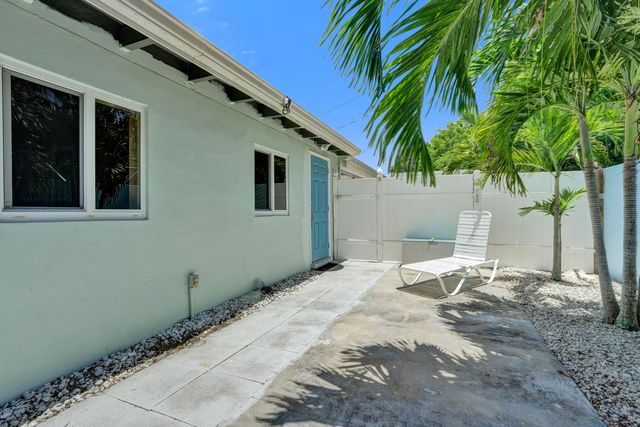 230 NE 45TH Street, Oakland Park, FL 33334