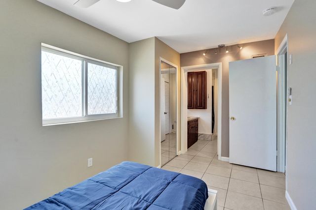 230 NE 45TH Street, Oakland Park, FL 33334