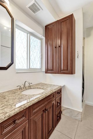 230 NE 45TH Street, Oakland Park, FL 33334