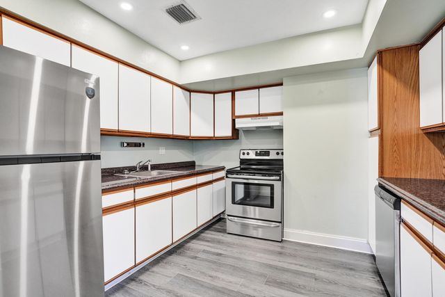 230 NE 45TH Street, Oakland Park, FL 33334