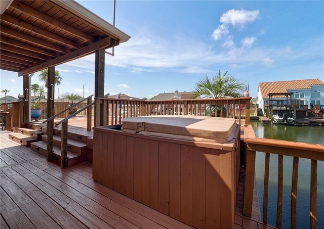 13613 Port Royal Ct, Corpus Christi, TX 78418