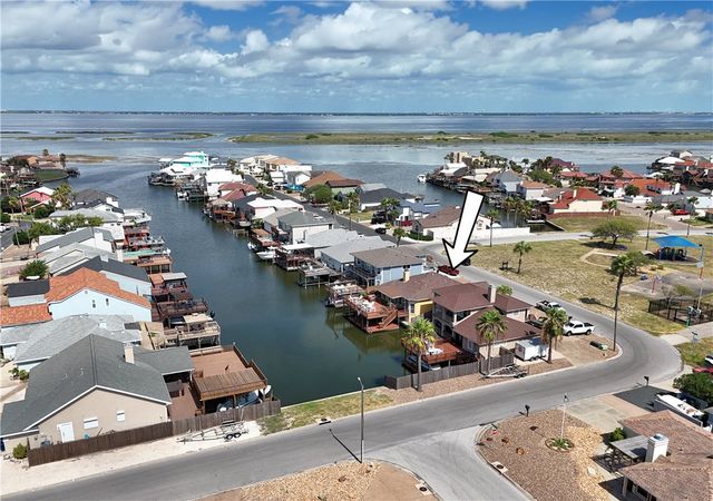 13613 Port Royal Ct, Corpus Christi, TX 78418