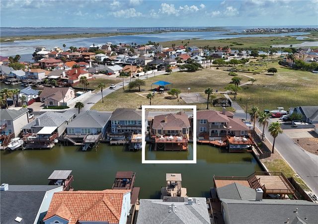 13613 Port Royal Ct, Corpus Christi, TX 78418