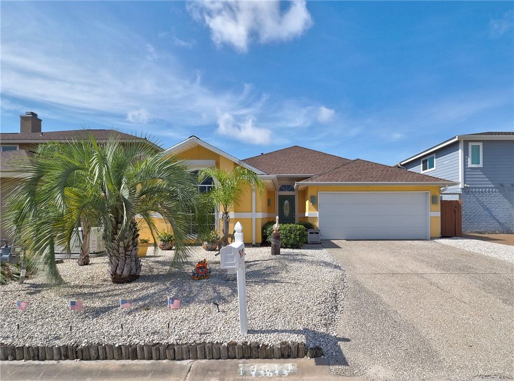 13613 Port Royal Ct, Corpus Christi, TX 78418