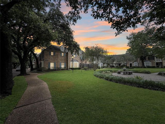 13240 Trail Hollow Drive 3240, Houston, TX 77079