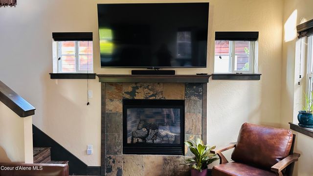 203 Pomrankey LN, Dover, ID 83825