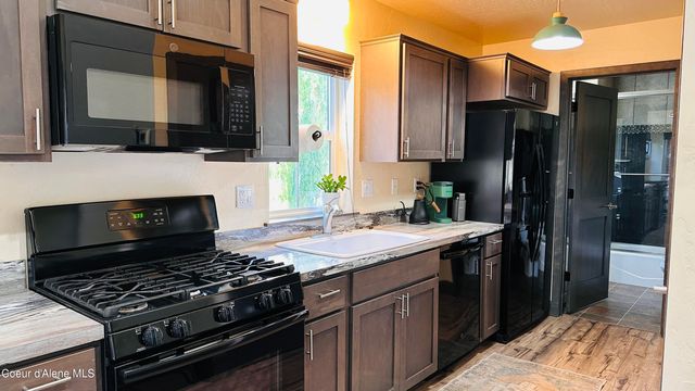 203 Pomrankey LN, Dover, ID 83825