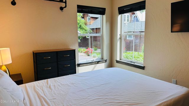 203 Pomrankey LN, Dover, ID 83825