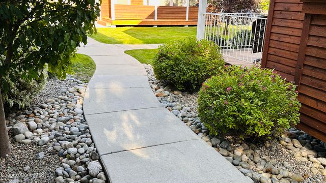 203 Pomrankey LN, Dover, ID 83825