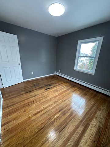 25 Concord Street, Lynbrook, NY 11563