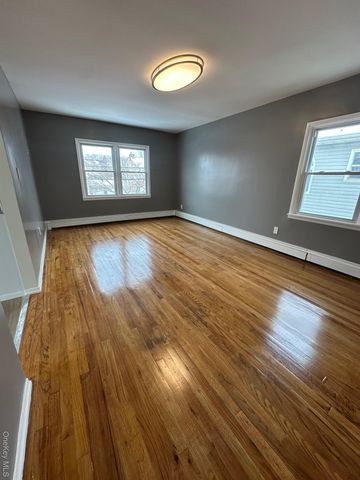 25 Concord Street, Lynbrook, NY 11563