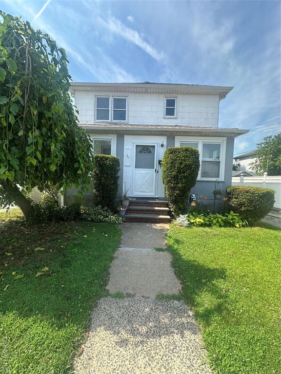 25 Concord Street, Lynbrook, NY 11563