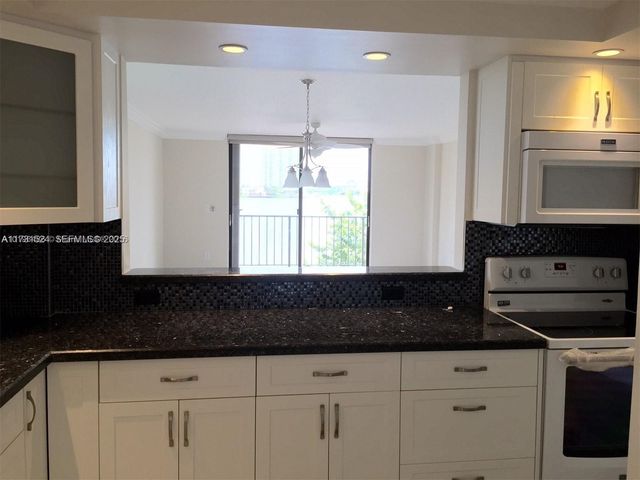 17878 N Bay Road 201, Sunny Isles Beach, FL 33160