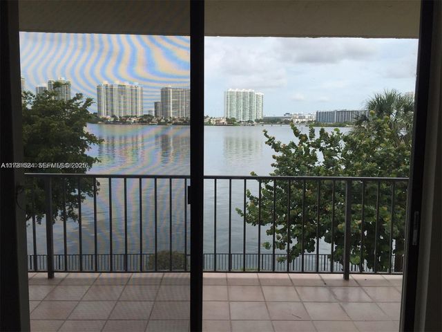 17878 N Bay Road 201, Sunny Isles Beach, FL 33160